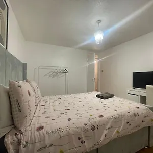 https://new-4-bedroom-london-house-with-garden-and-se18-5sq.cambridgehotelsuk.com
